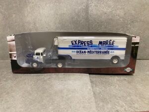 DIECAST 1:43 BERNARD 150 MB EXPRESS MAREE 1951 (01)